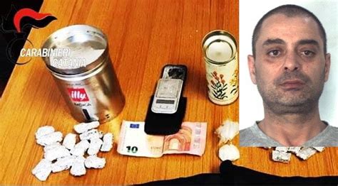 Catania Mini Market Della Droga In Casa A San Cristoforo Un Arresto