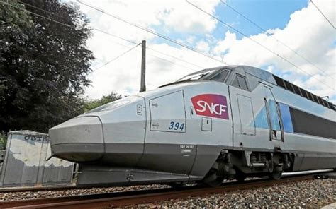 À Brest la CGT des cheminots organise un bureau dembauche à la gare