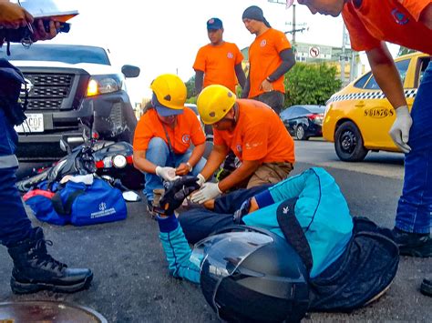 Atropellan A Motociclista En Alameda Juan Pablo Ii A Un Costado Del