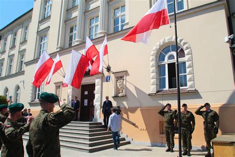 Symbole Narodowe Wymagaj Szacunku Dzie Flagi Rzeczypospolitej