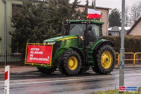 Galeria Rolnicy blokują drogi w proteście Przez Wschowę przejechały