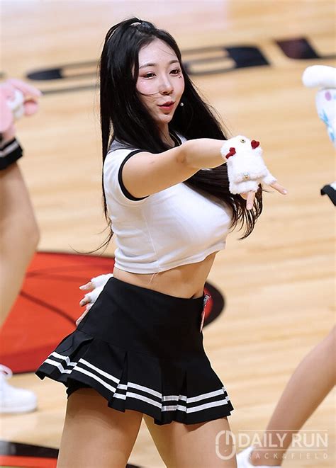 스포키 다리찢기 신공녀 조예린 치어리더 조만간 잠실야구장에서 봬요 화제의 치어리더