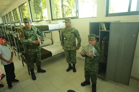 El Ni O Mazatleco Julio Mart N Se Convierte En Soldado Honorario Por Un D A