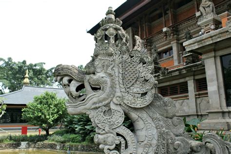 jakarta, indonesia-23 april 2023 carving of a dragon statue in the bentar temple 25338567 Stock ...