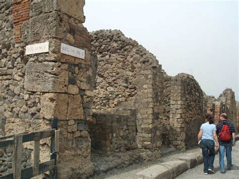 Vi Pompeii May Entrance Doorway Looking East Along Vicolo