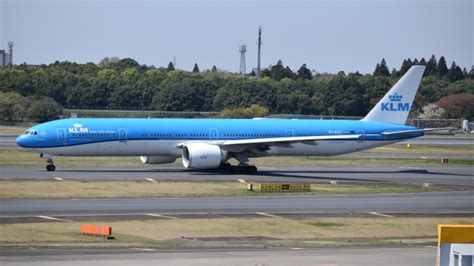 Klmオランダ航空 Boeing 777 300 Ph Bvu 成田国際空港 航空フォト By ゆうちゃん 777さん 撮影2023年04月04日