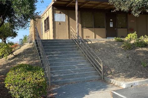 Quimby Oak Middle School 13 Stair Rail - FindSkateSpots