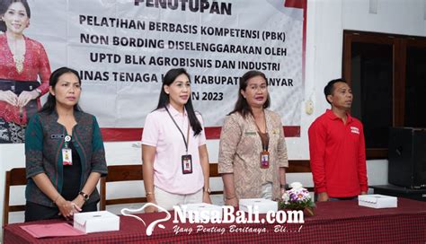 NUSABALI Kadisnaker Gianyar Tutup Pelatihan Buat Kue Dan Roti