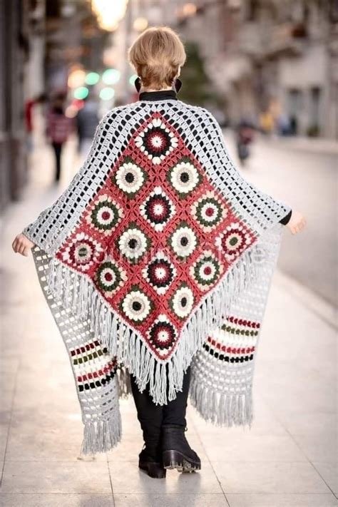 Pin By Clau Zovak On Ponchos Chales Y Ruanas Crochet Shawl Easy