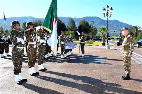 MDN Le Général dArmée Saïd Chanegriha en visite au siège de la 1ère