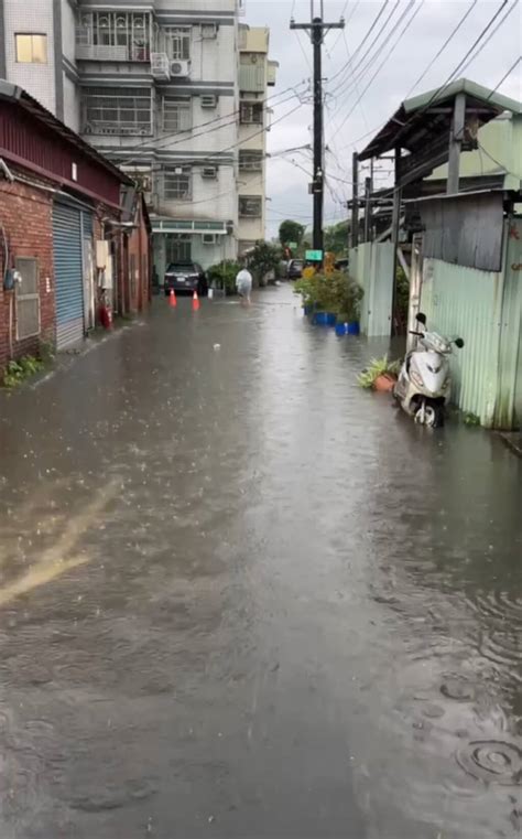 豪雨炸新北 鶯歌火車站外、北大社區停車場淹水 生活 中央社 Cna