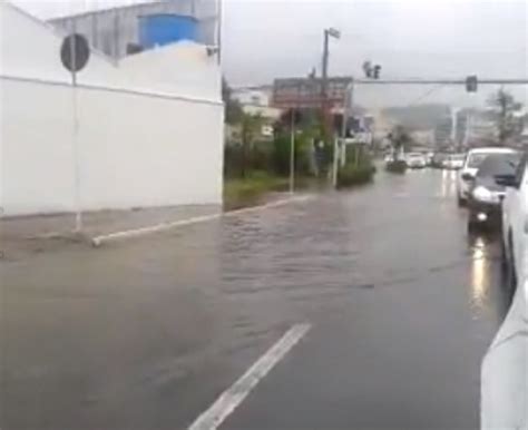 Chuva Causa Alagamentos Em Balne Rio Cambori Cambori E Itaja