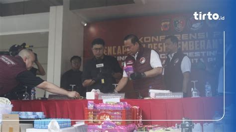 Polisi Bongkar Pabrik Produksi Narkoba Happy Water Di Bandung