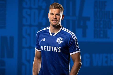 So Sieht Das Neue Schalke Trikot Mit Veltins Werbung Aus