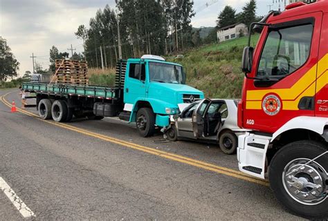 Homem morre e quatro pessoas ficam feridas após grave acidente Lance