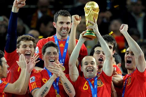 イニエスタ＆トーレスは日本へ？ 2010年w杯で初優勝したスペイン代表の今 サッカーキング