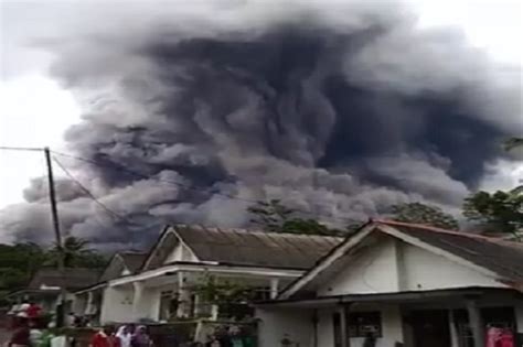 Gunung Semeru Meletus Sejumlah Desa Di Probolinggo Terpapar Abu Vulkanik