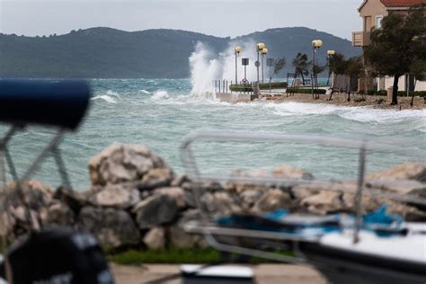 Jutarnji List Hvar Pod Vodom Otok Zahvatilo Nezapam Eno Nevrijeme I