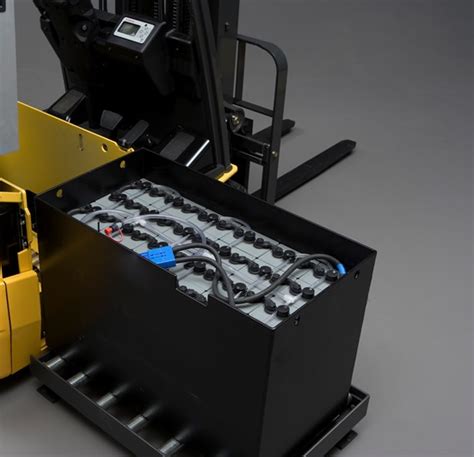 Electric Forklifts Battery Charging And Changing Procedures