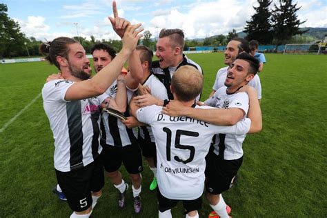 Fu Ball Fc Villingen Feiert Oberliga Aufstieg Fu Ball