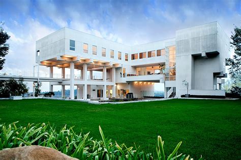 10 Stunning Modern Mansions For Sale In La Zillow Porchlight