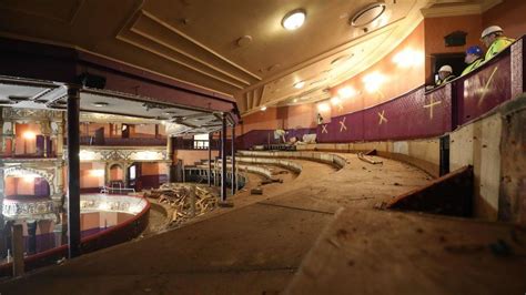 Belfasts Grand Opera House Closes As Renovation Begins Bbc News