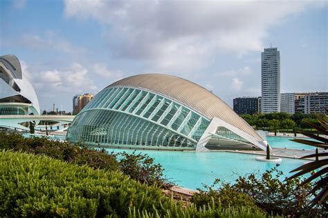 Valencia Airport VIP Service & Fast Track - Paradigm Meet & Greet