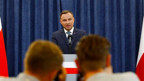 Polen Pr Sident Andrzej Duda Unterschreibt Teil Der Justizreform