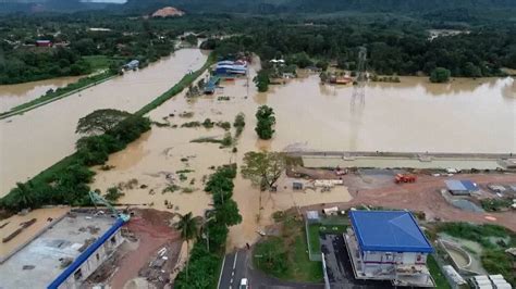 3 Dead Over 80000 Displaced In Malaysias Worst Floods In Decade Cgtn