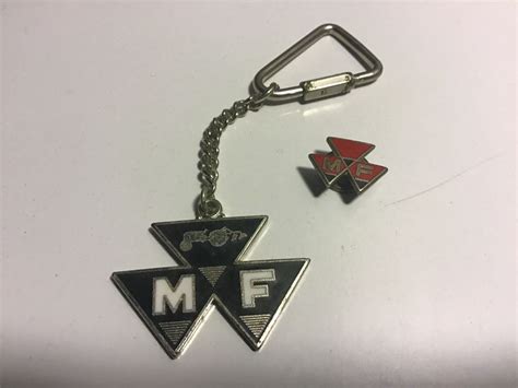 Alter Schlüsselanhänger Hemdanstecker MF MASSEY FERGUSON Kaufen auf