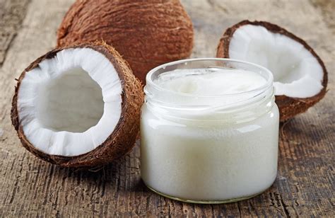 What Is Coconut Oil - Learn About Coconut Oil Uses In The Garden