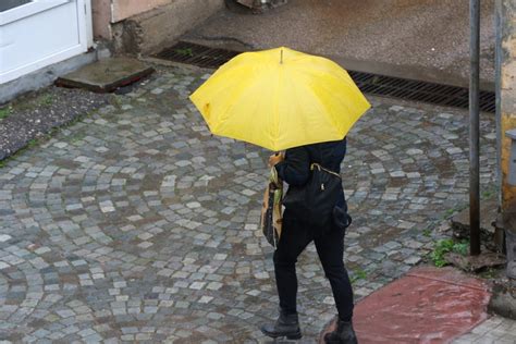 Upozorenje Rhmz A Na Obilne Padavine Za I Jun Far