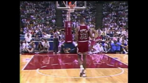 Scottie Pippen One Of The Furthest Free Throw Line Dunks In Nba History 1990 Youtube