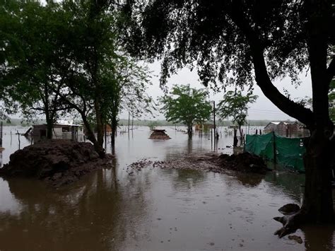 Ea Paraguayos Bajo Agua Por Inundaciones En Argentina