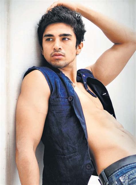 handsome actor saqib saleem desi comments