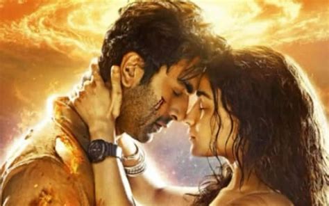 Ranbir Kapoor And Alia Bhatt Kiss Scene On Brahmastra Trailer Is Loving