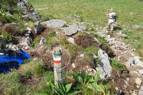 Création entretien sentiers randonnée chemins VTT cantal