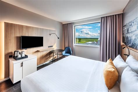 Soundproof Prague Airport Hotel with Free Wi-Fi | Courtyard Prague Airport