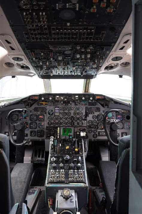 187 Dc 9 Cockpit Stock Photos - Free & Royalty-Free Stock Photos from Dreamstime