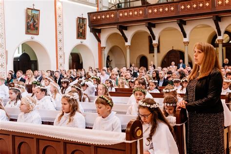 Pierwsza Komunia Wi Ta Parafia W Andrzeja Aposto A