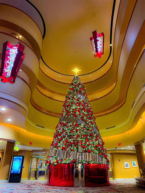 13 Dazzling Hotel Christmas Trees – Forbes Travel Guide Stories