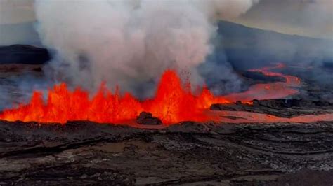 Größter aktiver Vulkan der Welt Historischer Lava Ausbruch lockt