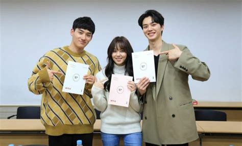 Kim So Hyun Shares Table-Read Photos Of Netflix's "Love Alarm Season 2"