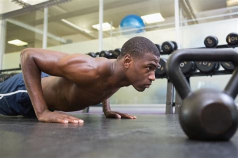 Shirtless Muskul S Mand G R Push Ups I Gym Royalty Free Image