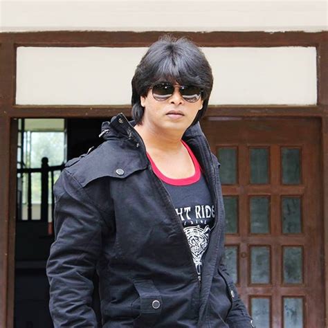 Look Alike Of Shahrukh Khan Who Dedicated His Entire To Him Photos Filmibeat