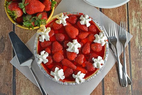 No Bake Strawberry Cream Cheese Pie Delicious Strawberry Pie