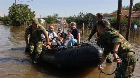 Unwetter In Griechenland Mindestens Zehn Tote Nach Berschwemmungen In