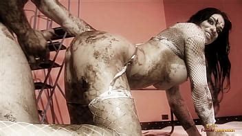 Sexy Looking MILF Likes To Get Messy Before Sucking Every Inch Of A