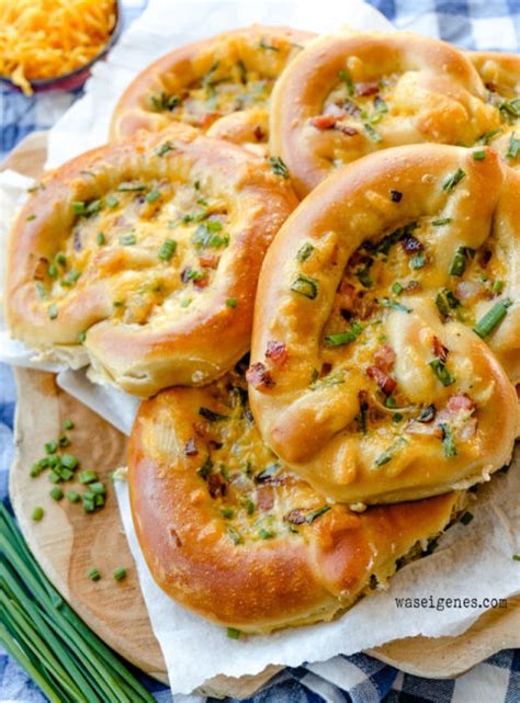 Blätterteigschnecken mit Schinken Salami und Käse was eigenes