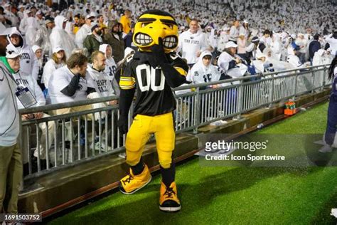 Penn State Mascot Photos And Premium High Res Pictures Getty Images